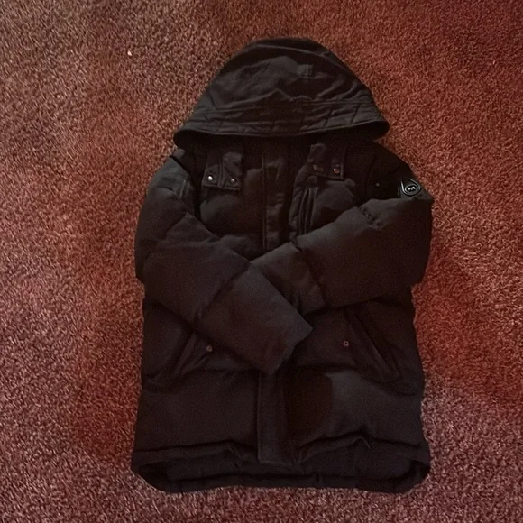 Selling a black moose knuckles